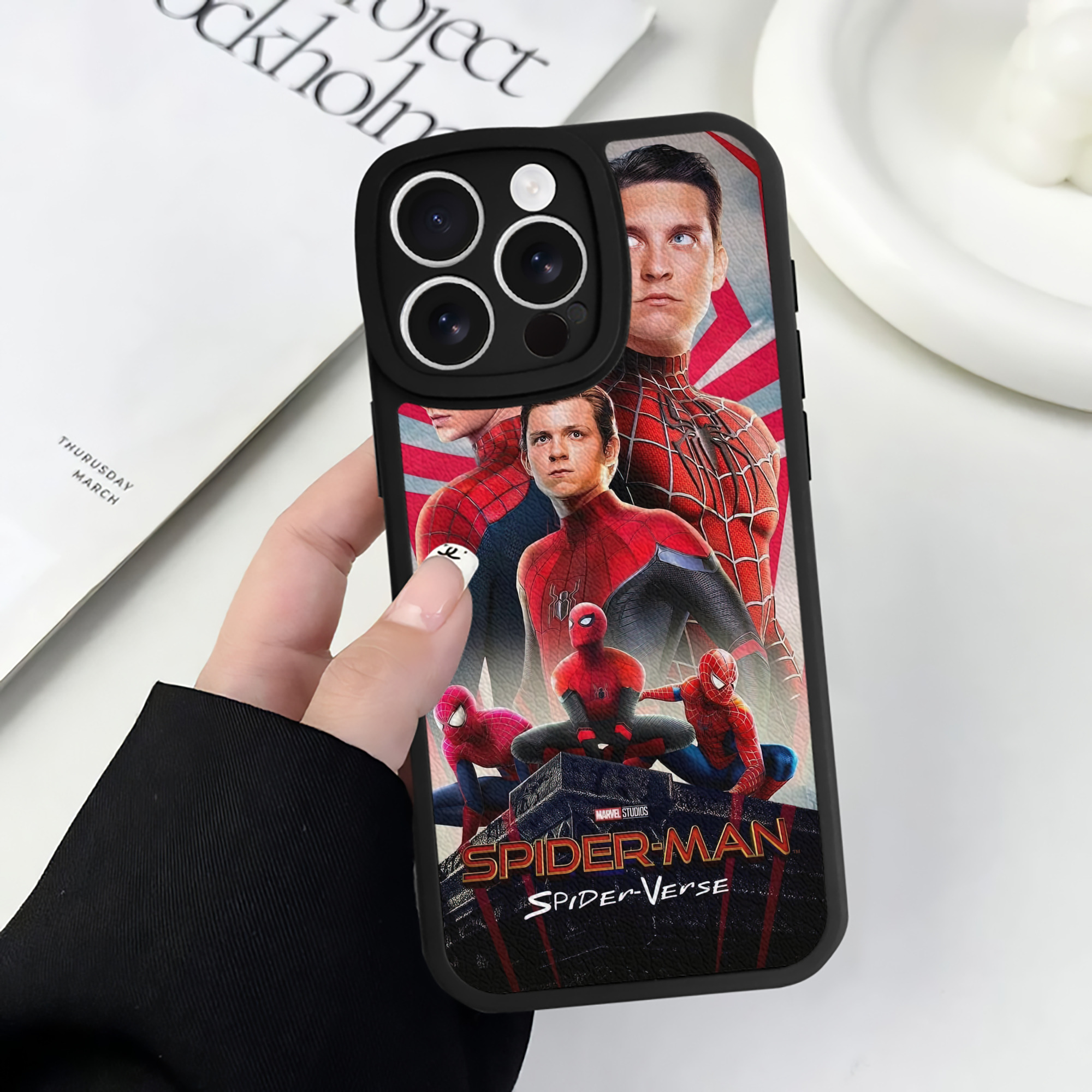 （画像用） Spider Man スパイダーマン 【iPhone 16シリーズ対応】シリコンスマホケース（レザー調） 材質：シリコン